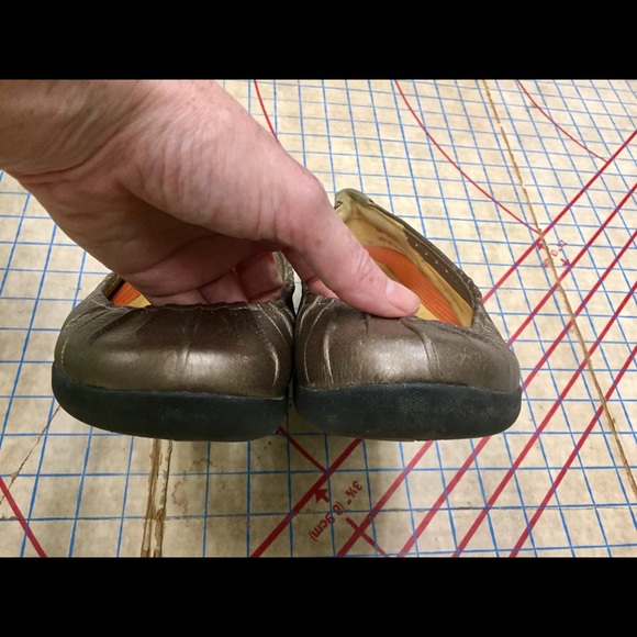 Clark’s Unstructured metallic flats size 8.5 - Picture 3 of 7